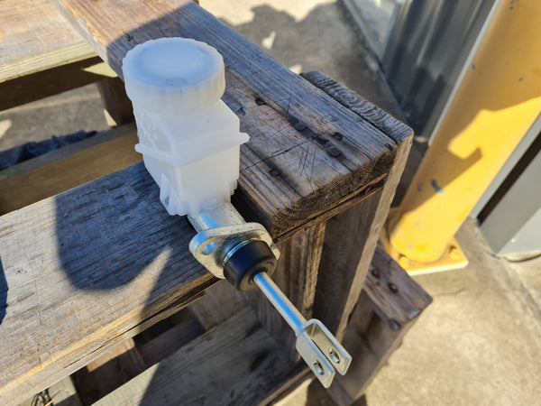 CLUTCH MASTER CYLINDER MIDGET 1275 + 1500 PLASTIC - INCLUDES DELIVERY